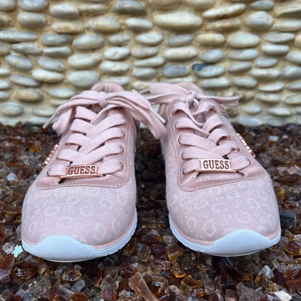 Guess Women Pink Gemma Low Top Logo Print Sneakers Metallic Accents Size 7.5 EUC